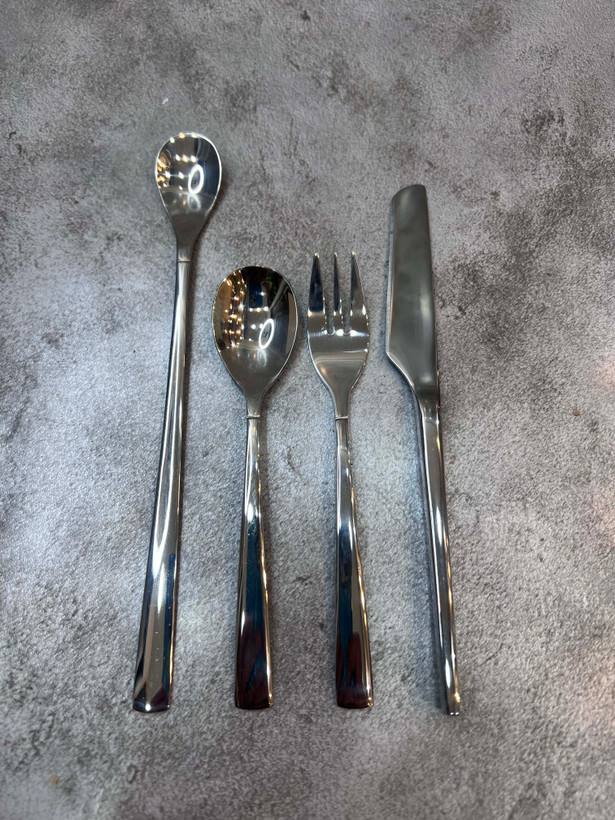 سرویس ۳۹ عددی قاشق و چنگال با پایه رومیزی طرح شیکاگو برند اس جی استیل ضد زنگ