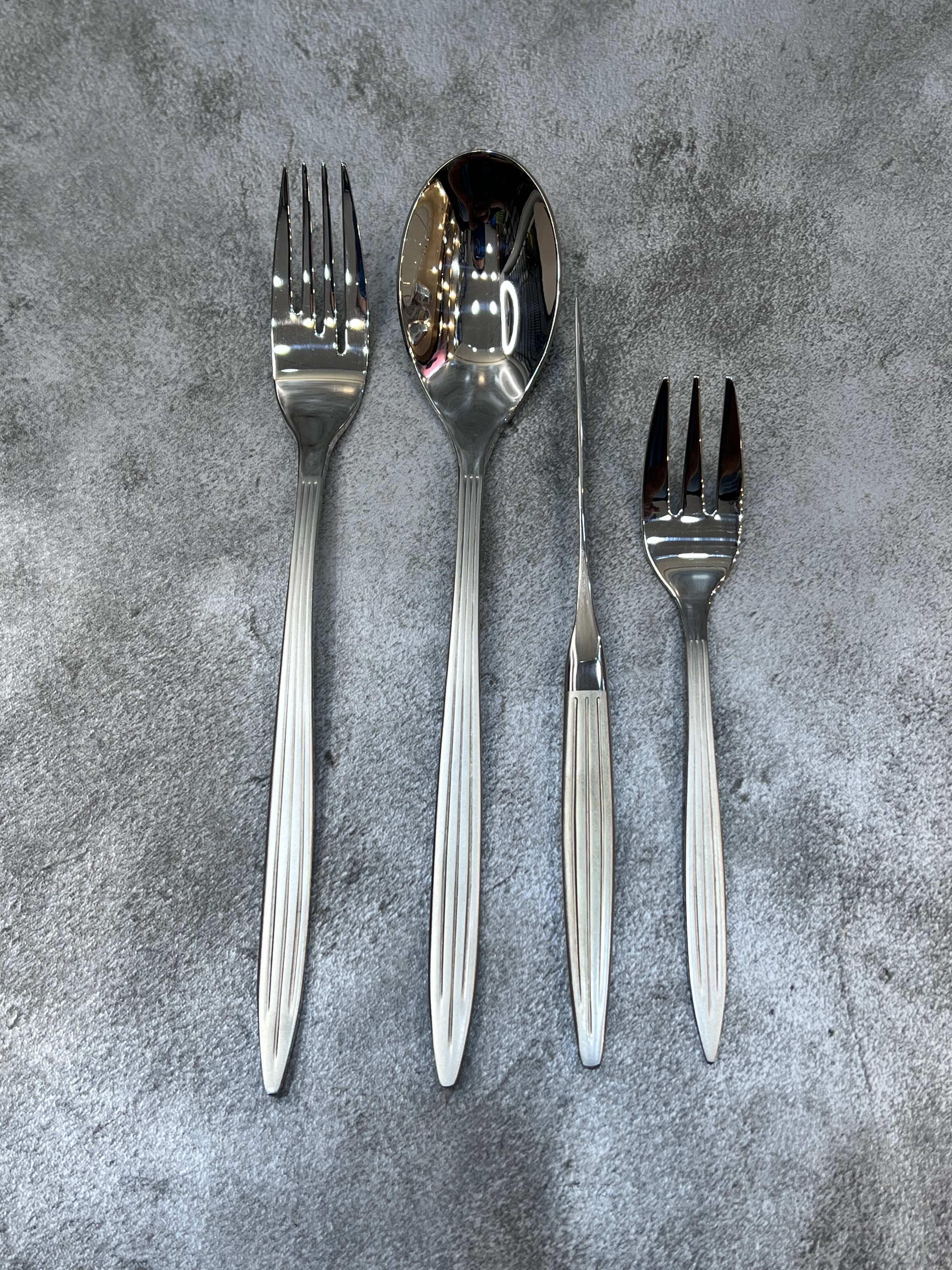 سرویس ۱۵۵ عددی قاشق و چنگال طرح لیلی مات برند کایند ۳۰ نفره ضخامت ۴ میل استیل ضد زنگ