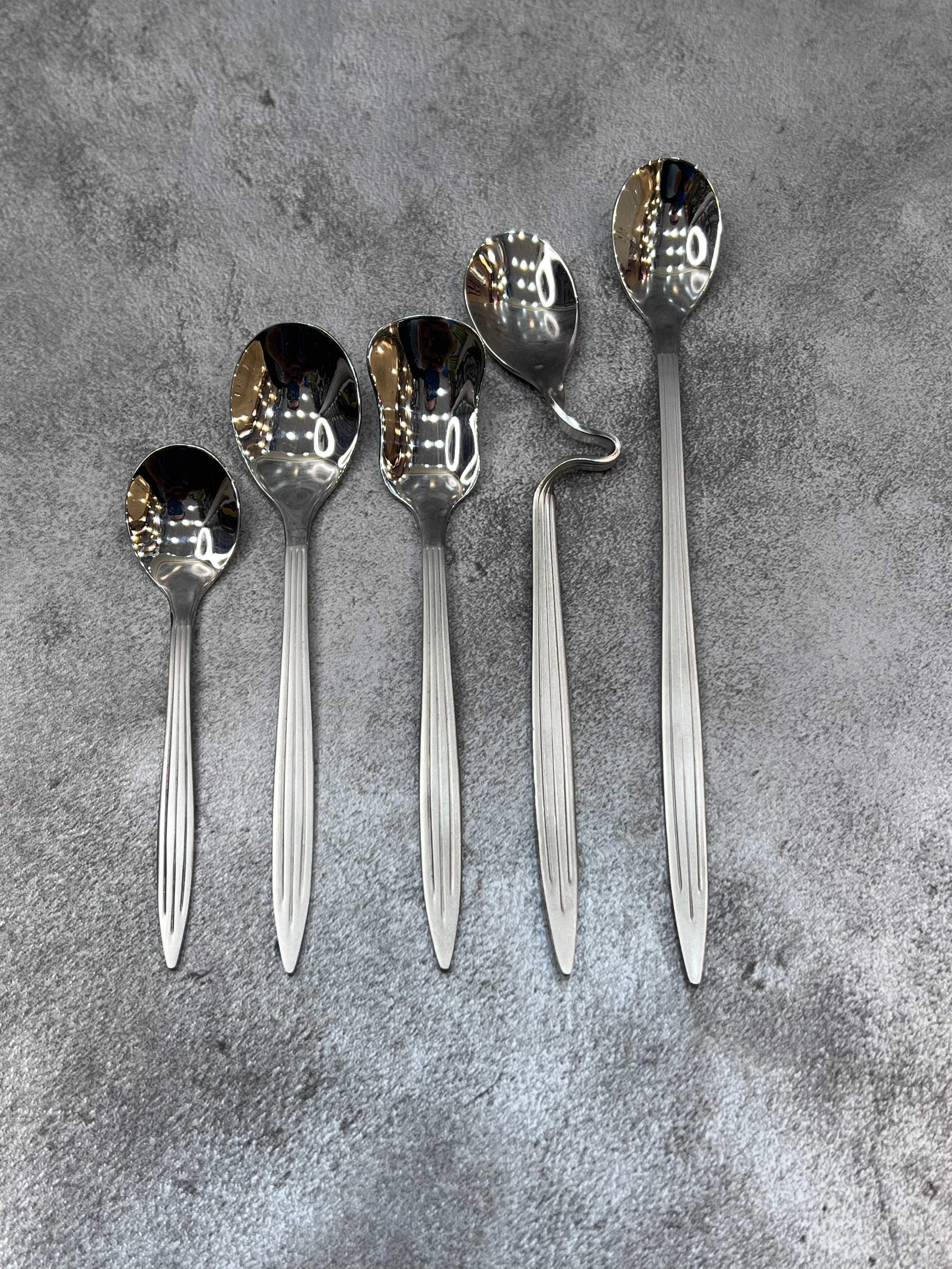 سرویس ۱۵۵ عددی قاشق و چنگال طرح لیلی مات برند کایند ۳۰ نفره ضخامت ۴ میل استیل ضد زنگ