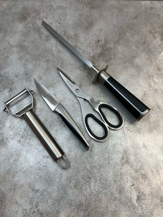 سرویس ۸ پارچه کارد آشپزخانه درجه یک کد A6 برند ام جی اس/MGS تیغه فولادی تیز