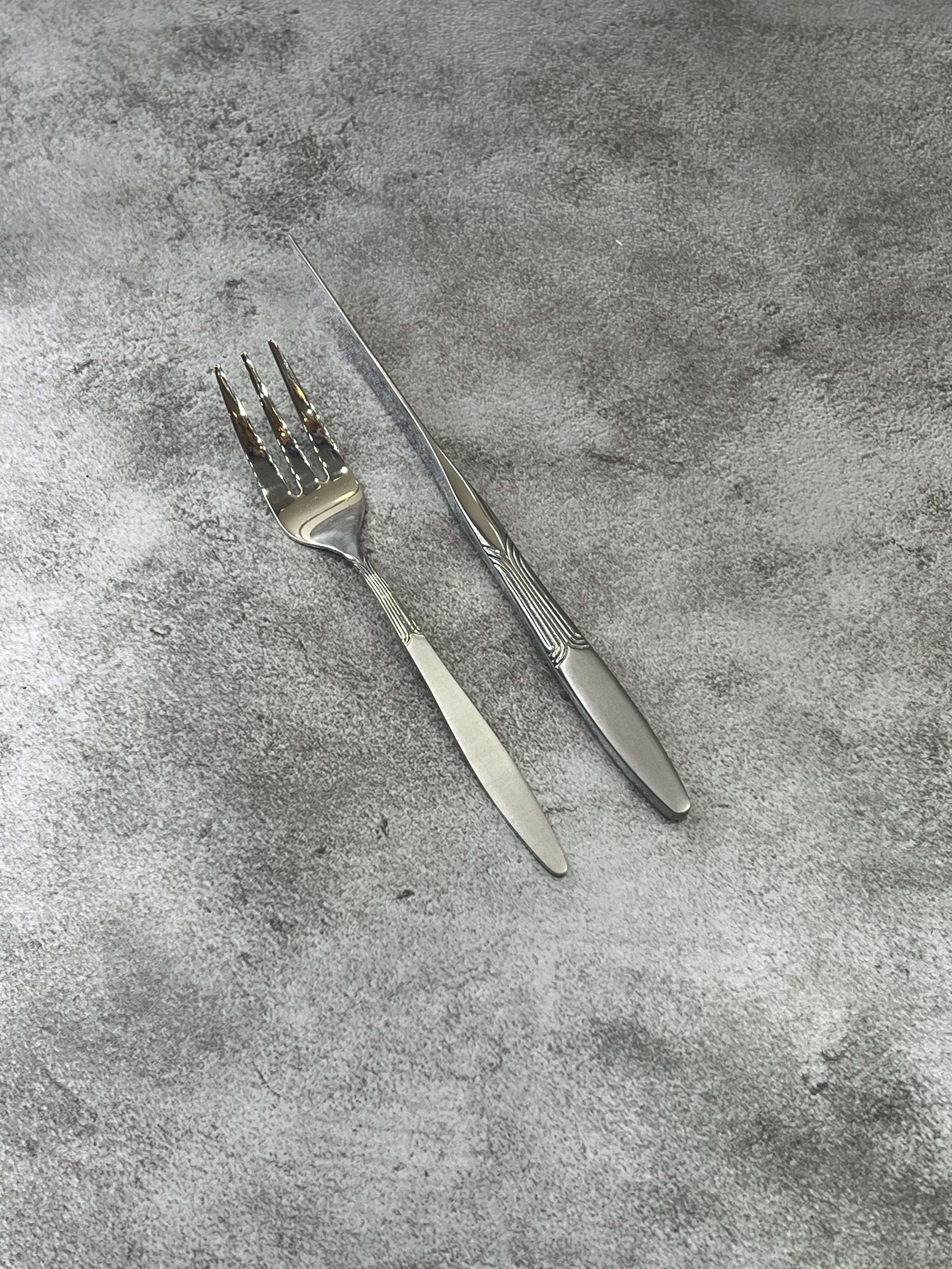 کارد و چنگال میوه خوری تمام استیل تیغه ۳ بعدی مدل اروپایی برگامو - کد ۰۳